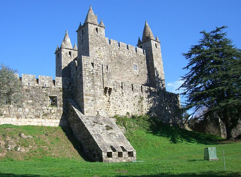 Castelo Ramiro ou Castelo de Miraflor, Spain